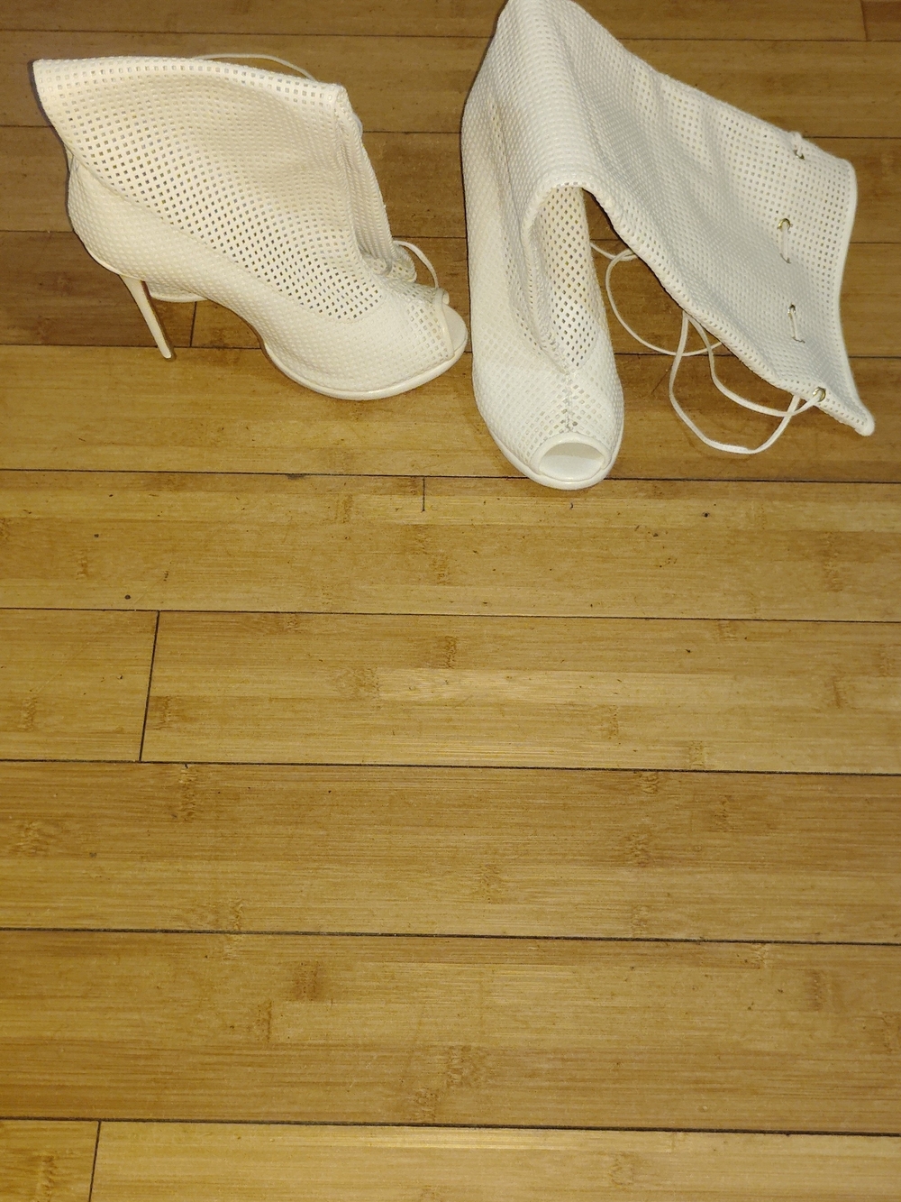 Women’s White Perforated Peep-Toe Stiletto Booties Sz 9-10